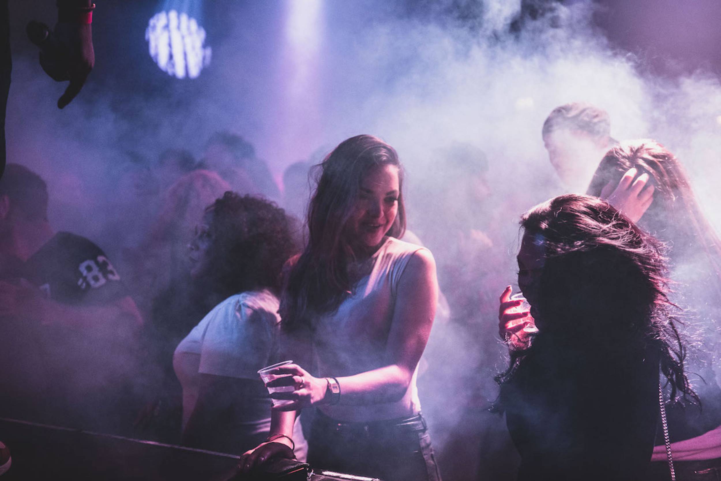 vrouwen-dansen-rook-club-nijmegen_SFtgAGt7K.jpg