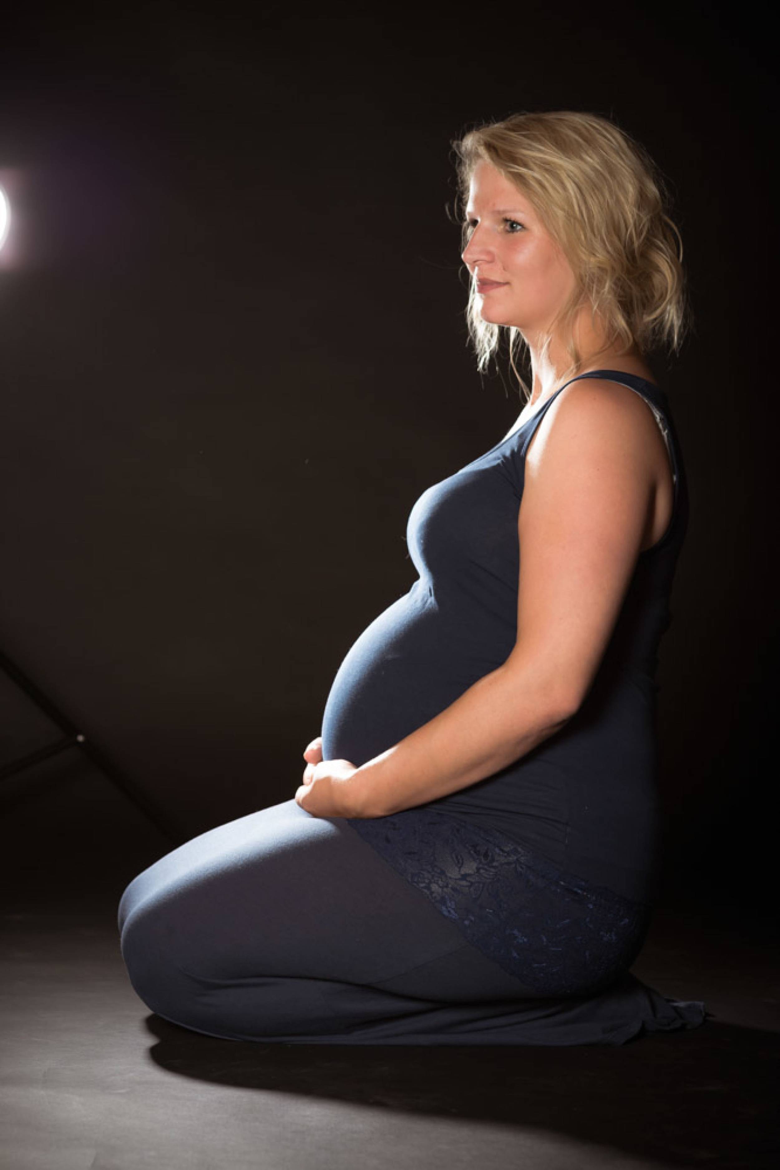 zwangerschapsfotografie-happix-markelo-MVDK20140908_0025_CKjJrz4fl_EGHImkS3wA-.jpg