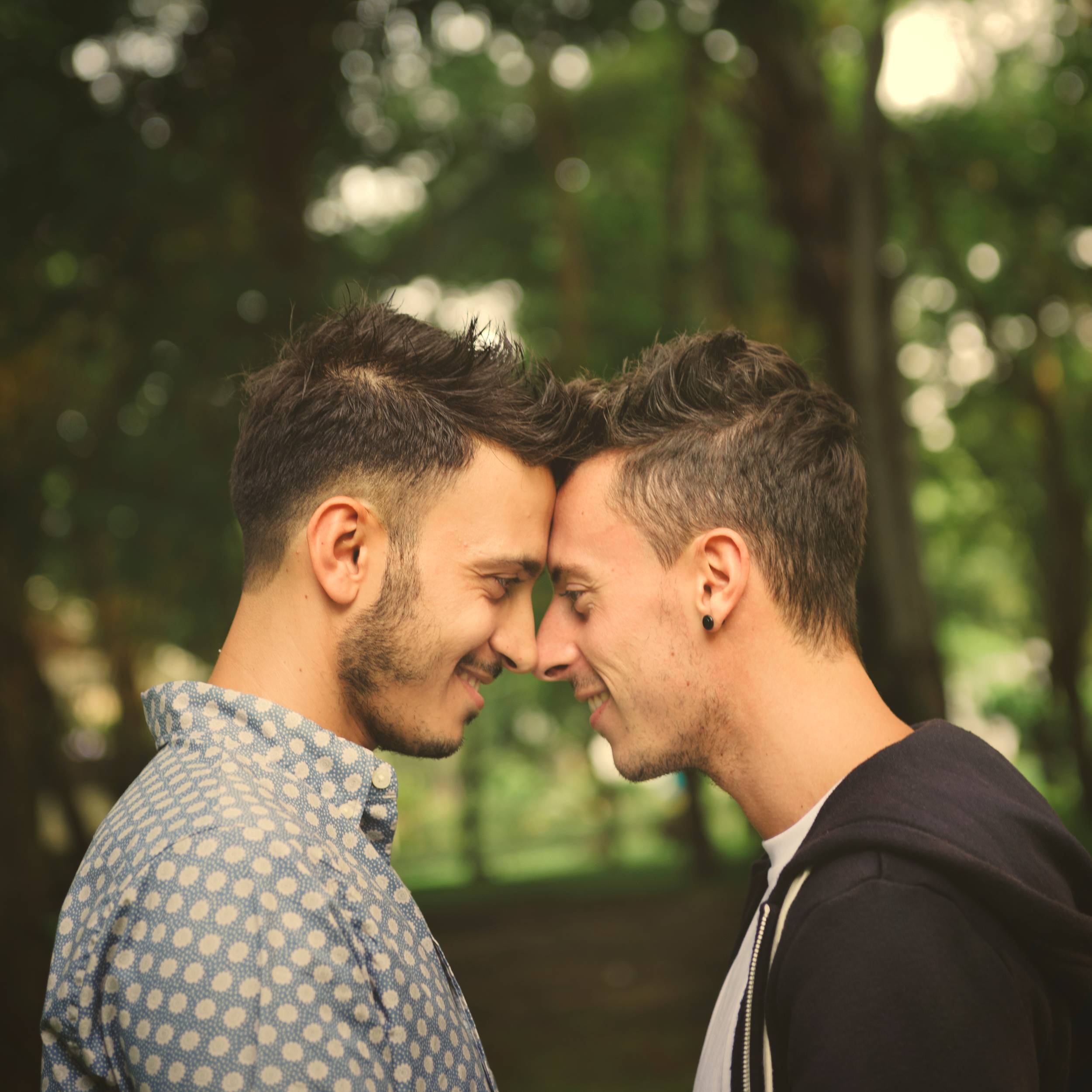 gay-couple-love-outdoors-concept-2022-12-16-00-36-22-utc_KaaPPPPoB.jpg