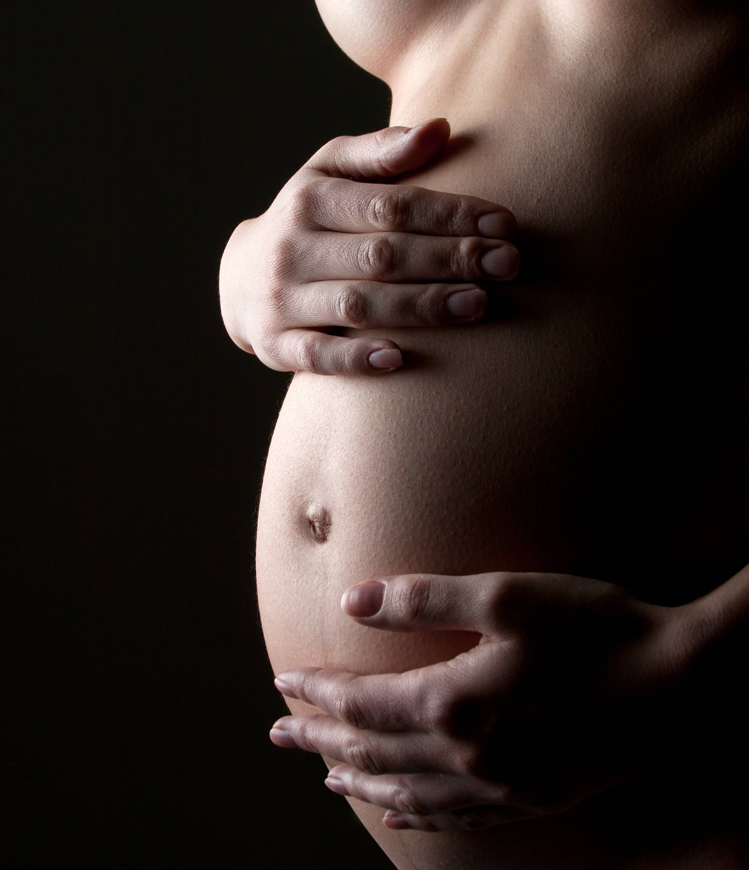 pregnant-woman-holding-abdomen-2021-08-26-16-26-09-utc_TpAtS_fet.jpg