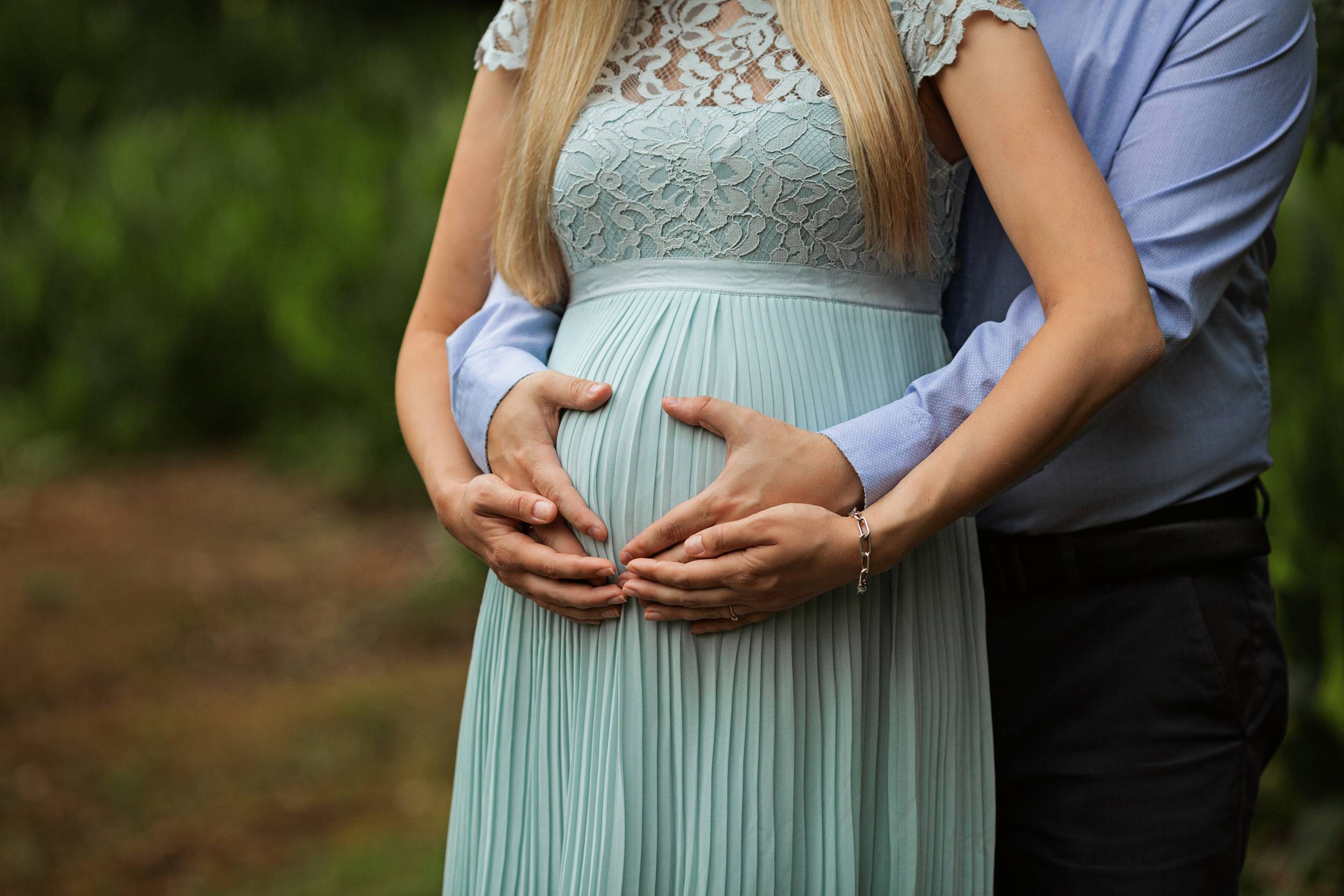 pregnant-woman-in-evening-dress-holds-hands-with-h-2022-11-12-02-20-23-utc_INmQraCXE.jpg
