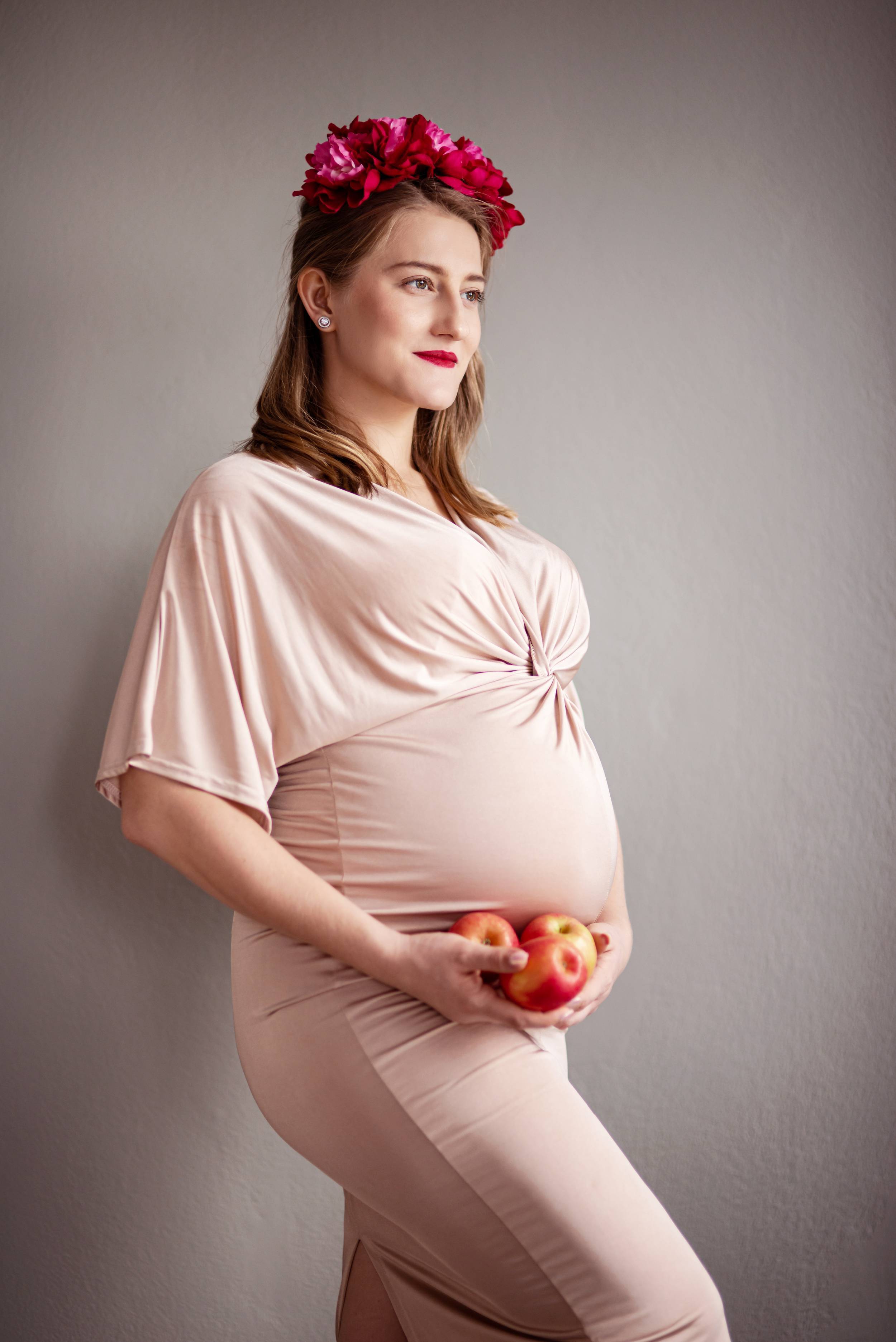the-very-essence-of-feminine-beauty-pregnant-woma-2021-09-02-14-46-06-utc__1__gmzySuHFv.jpg